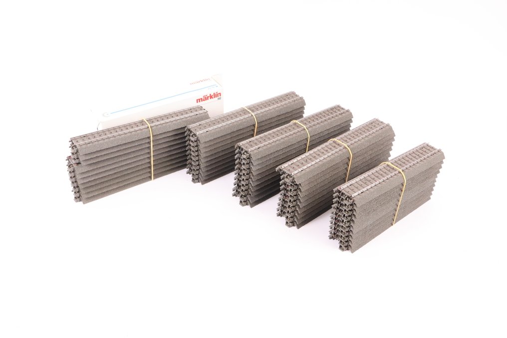 Märklin H0 - 24172/24188 - Voie ferrée pour trains miniatures (50) - Ensemble de 50 pièces avec rail en C droit #1.0