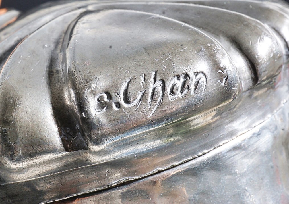 A.E. Chanal (Alice Holbach & Eugène Chanal) - Box - Handcrafted sculptural Art Nouveau snuff box, circa 1905–1915 • France • signed - Tin #3.2