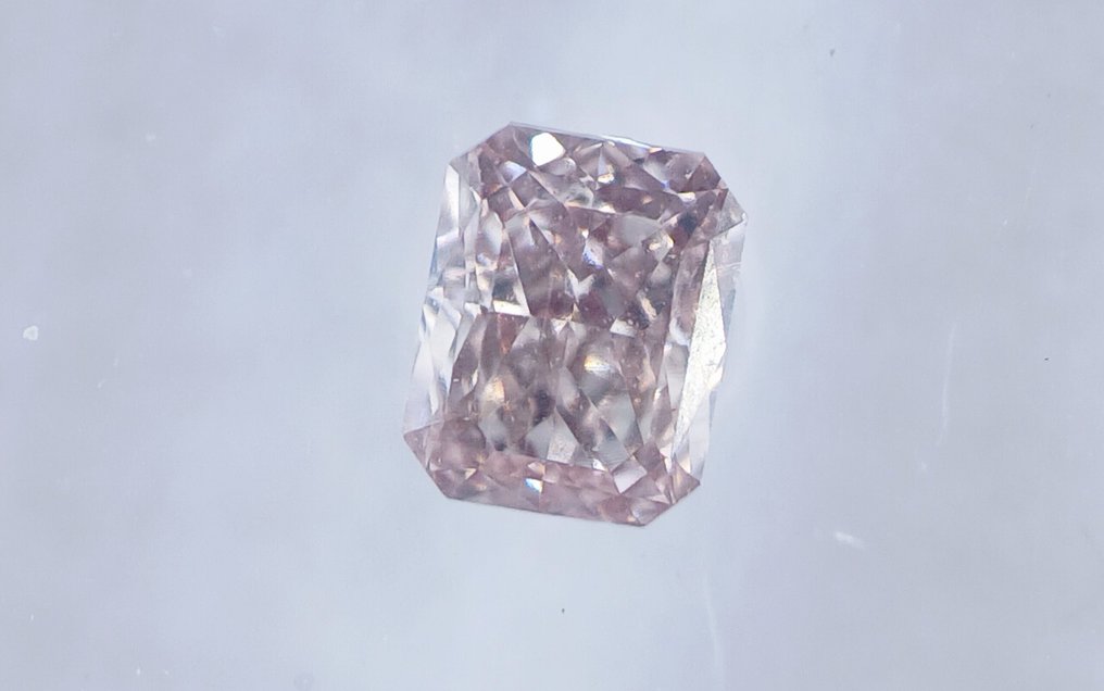 χωρίς τιμή ασφαλείας - 1 pcs Διαμάντι (Φυσικού χρώματος) - 0.31 ct - Ορθογώνια - Fancy Απαλό ροζ Καφέ - VVS2 - International Gemological Institute (IGI) #3.2