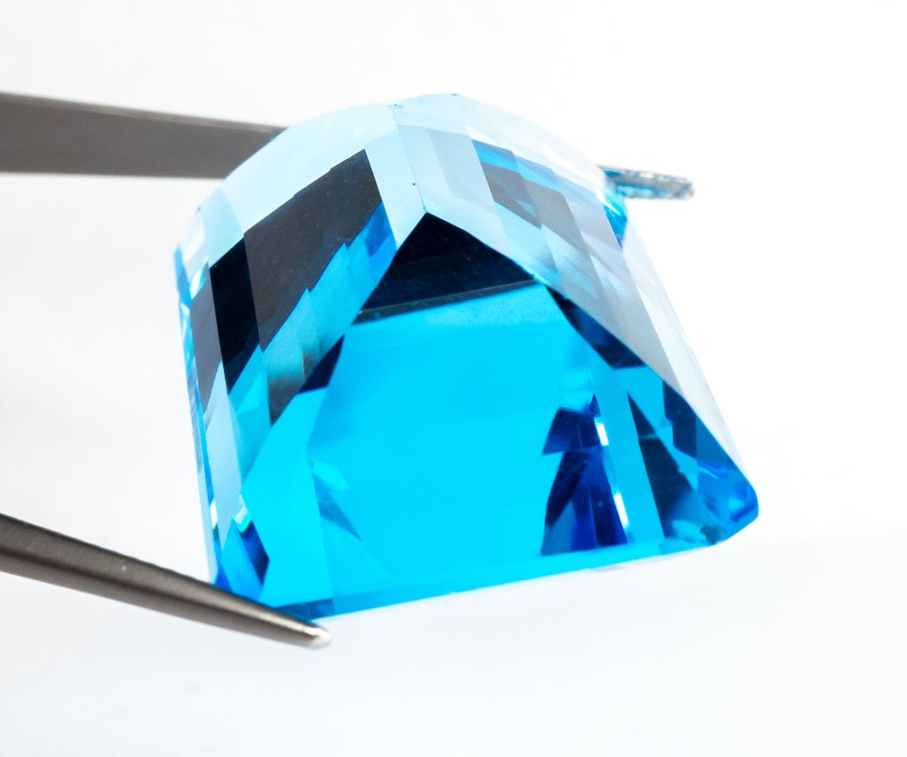 χωρίς τιμή ασφαλείας Τοπάζιο  - 81.92 ct - Gem Report Antwerp (GRA) - Έντονο 'Swiss' Μπλε #4.3