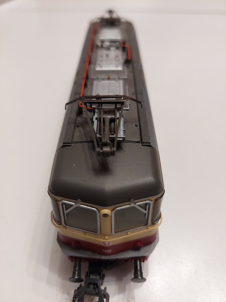 Märklin H0 - 37349 - Tren a escala (1) - Re 4/4 II con su completo - SBB-CFF #3.2