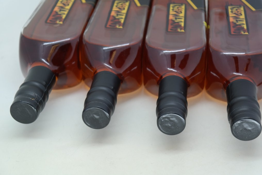 Johnnie Walker Black Label x Andy Gellenberg x AI - 70cl - 4 pullojen #4.3