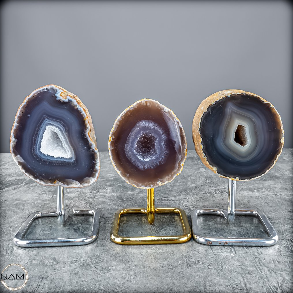 Gates of the Earth – Beautiful set of three agate drusen on elegant stands – Nature's art in perfect harmony- 1280.62 g - (3) #4.3