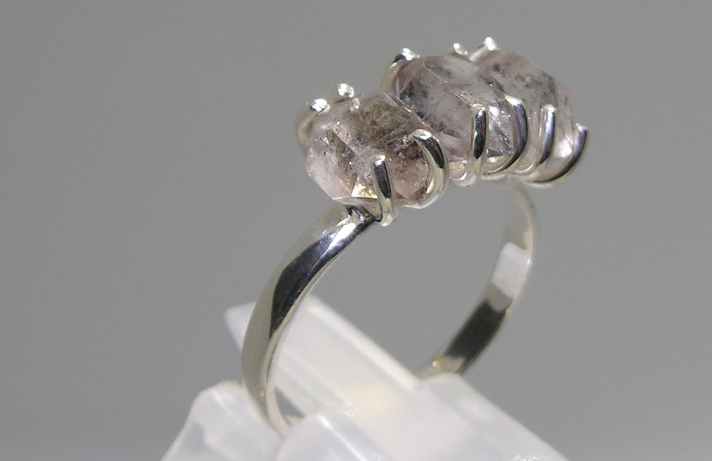 Herkimer Diamond  Ring - Height: 25 mm - Width: 20 mm- 3.02 g - (1) #3.2