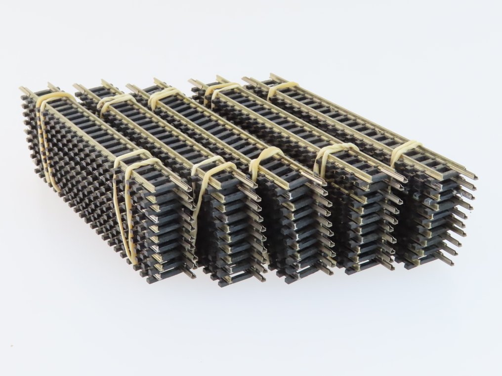 Minitrix N - 4904 - Voie ferrée pour trains miniatures (50) - Ensemble de 50 pièces de rails avec sections droites, en nickel/métal. #3.2