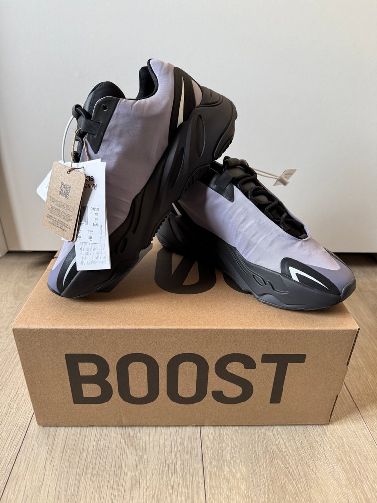 Adidas - YZY 700 MNVN - Αθλητικά παπούτσια με χαμηλό αστράγαλο - Mέγεθος: EU 41 #1.0