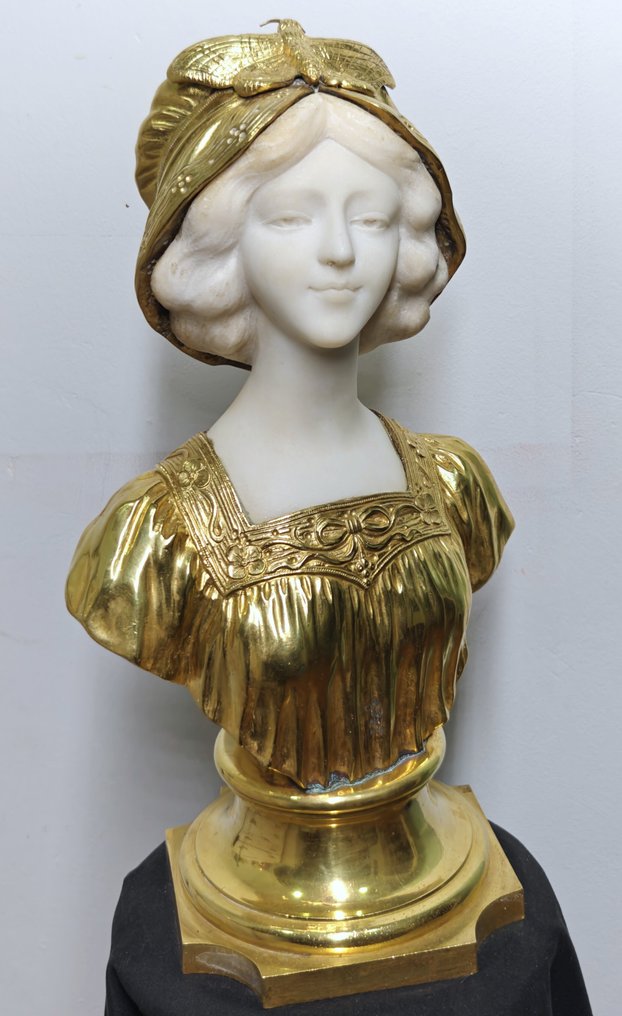 Raphaël Febrari (d. 1928) - Statua, Femme au papillon - 43 cm - Bronzo dorato #1.0
