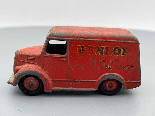 Dinky Toys, Meccano 1:43 - Model car  (12) - Ensemble de modèles Dinky Toys variés incluant Rolls-Royce Silver Wraith, Ford Vedette, Studebaker #3.2