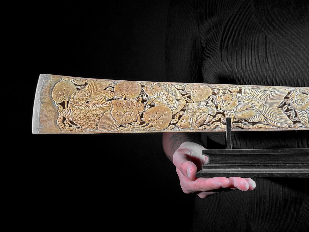 无底价——定制底座上的雕刻剑鱼吻部——锦鲤图案 喙 - Xiphias Gladius - 14 cm - 84 cm - 6 cm- 非《瀕臨絕種野生動植物國際貿易公約》物種 #1.0