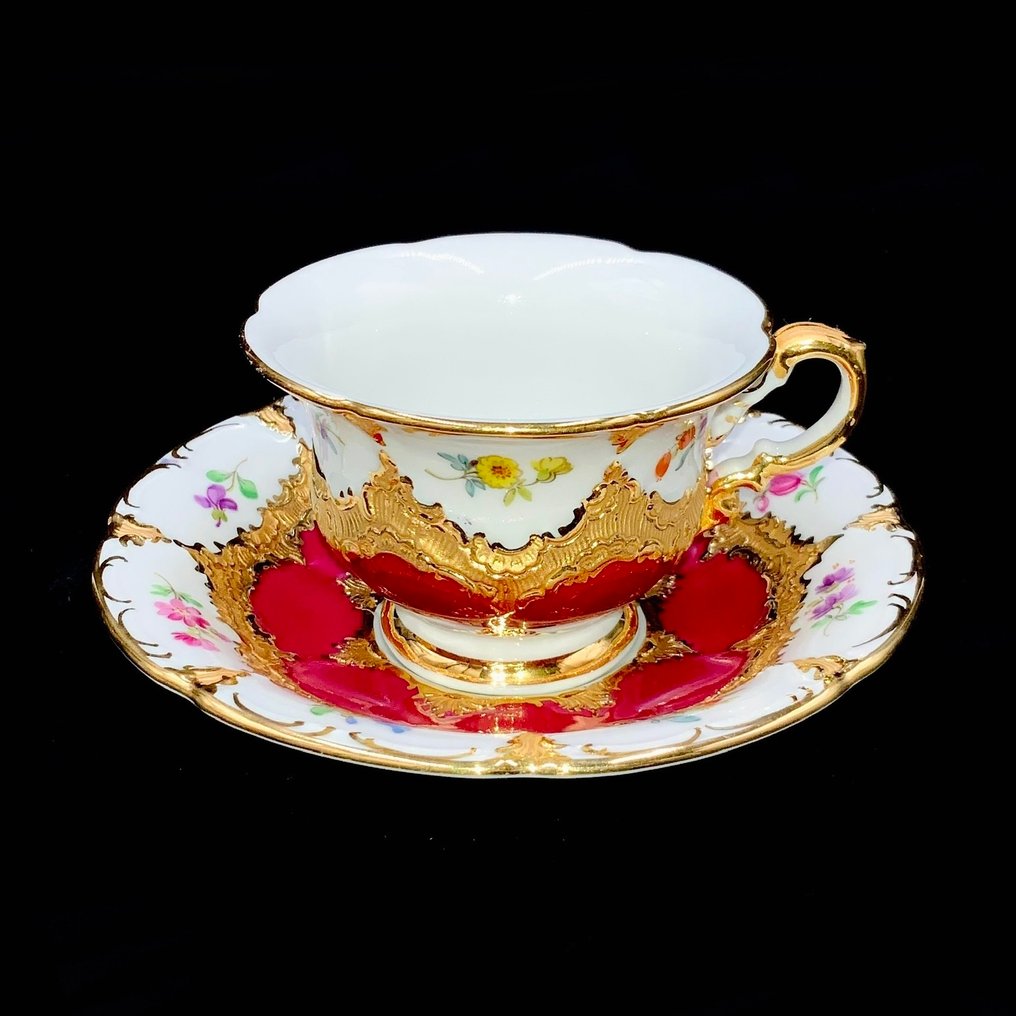 E.A.Leuteritz - Meissen - Coffee Cup and Saucer - "B-form" - Red Burgundy - ca 1950 - Kávéscsésze - Kézzel festett porcelán #1.0