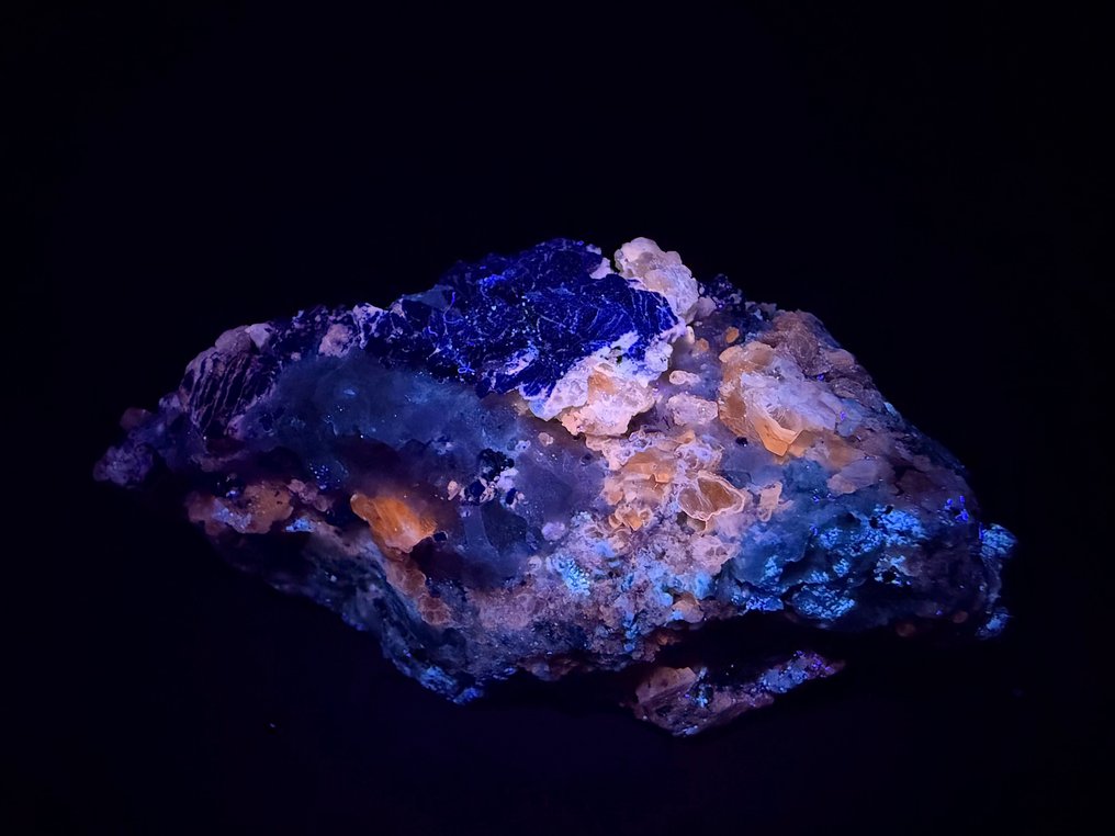 Φωτεινό πολύχρωμο αφγανίτη, ασβεστόλιθος, φλογοπυρίτης, απατίτης. Φθορίζων - Ύψος: 8.5 cm - Πλάτος: 3.5 cm- 143 g #2.1