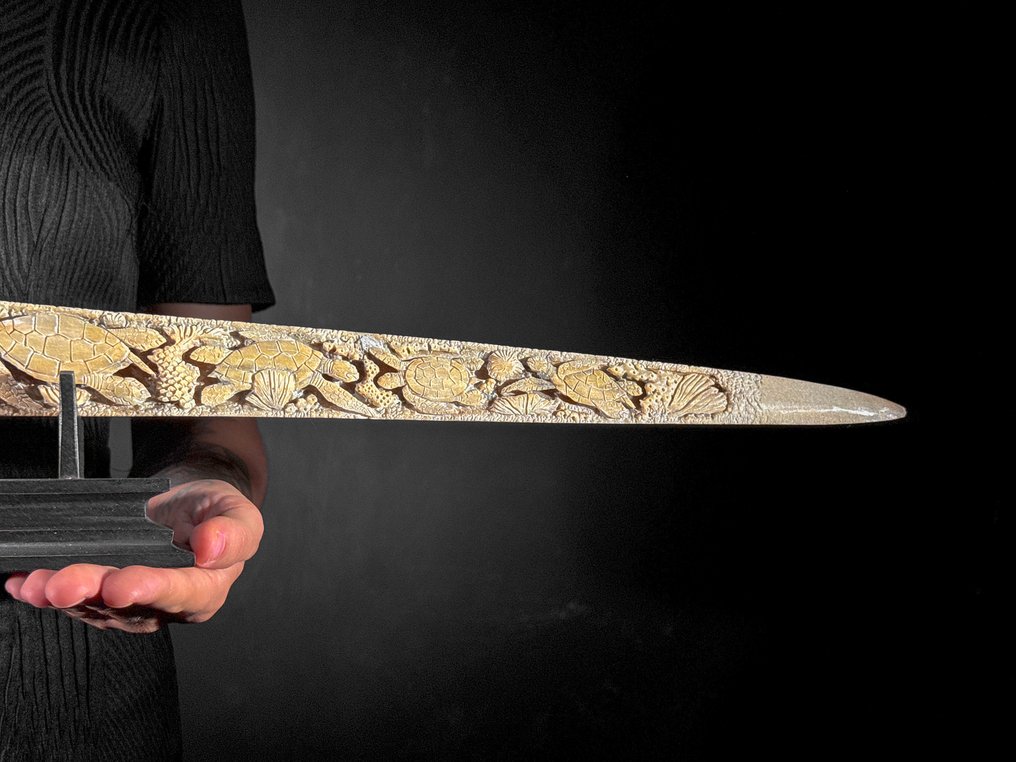 无底价 - 大型雕刻剑鱼吻部，安放在底座上 - 海洋主题 喙 - Xiphias Gladius - 12 cm - 85 cm - 6 cm- 非《瀕臨絕種野生動植物國際貿易公約》物種 #3.2