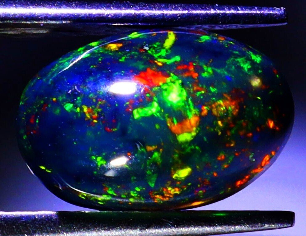 Echter Black Opal mit mehrfarbigen Rainbow-Reflexen – 2,02 ct. – Kein Mindestpreis – poliert- 0.4 g #1.0