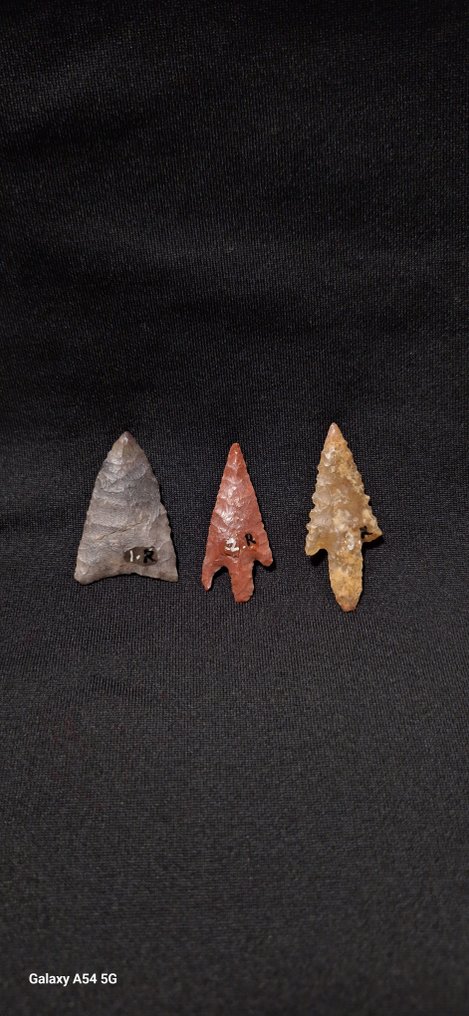 Neolithic Flint Collection of Neolithic biface arrowheads, private archaeology collection, North Africa, jasper. - 40 mm  (No reserve price) #1.0