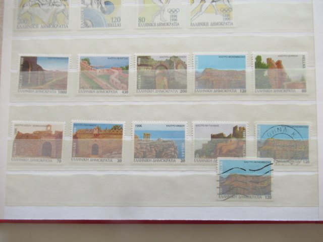 Europe - Malta and Greece, collection with a majority of new, hinge-less pieces. #2.1