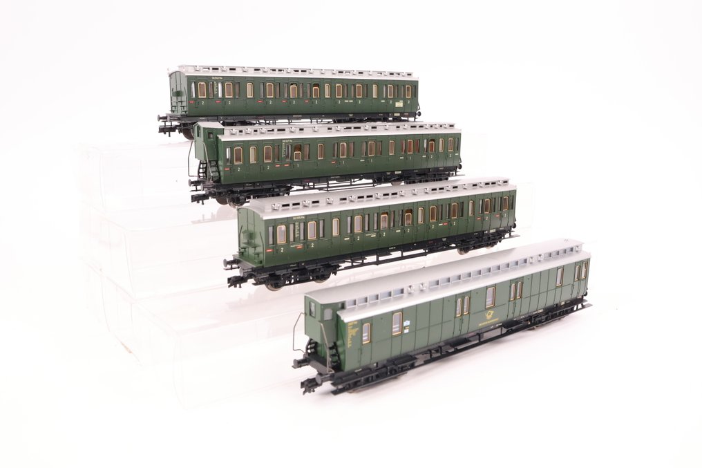 Fleischmann H0 - 5687/5688/5689/5690 - Model train passenger carriage (4) - Three passenger cars and a baggage car. - DB #1.0