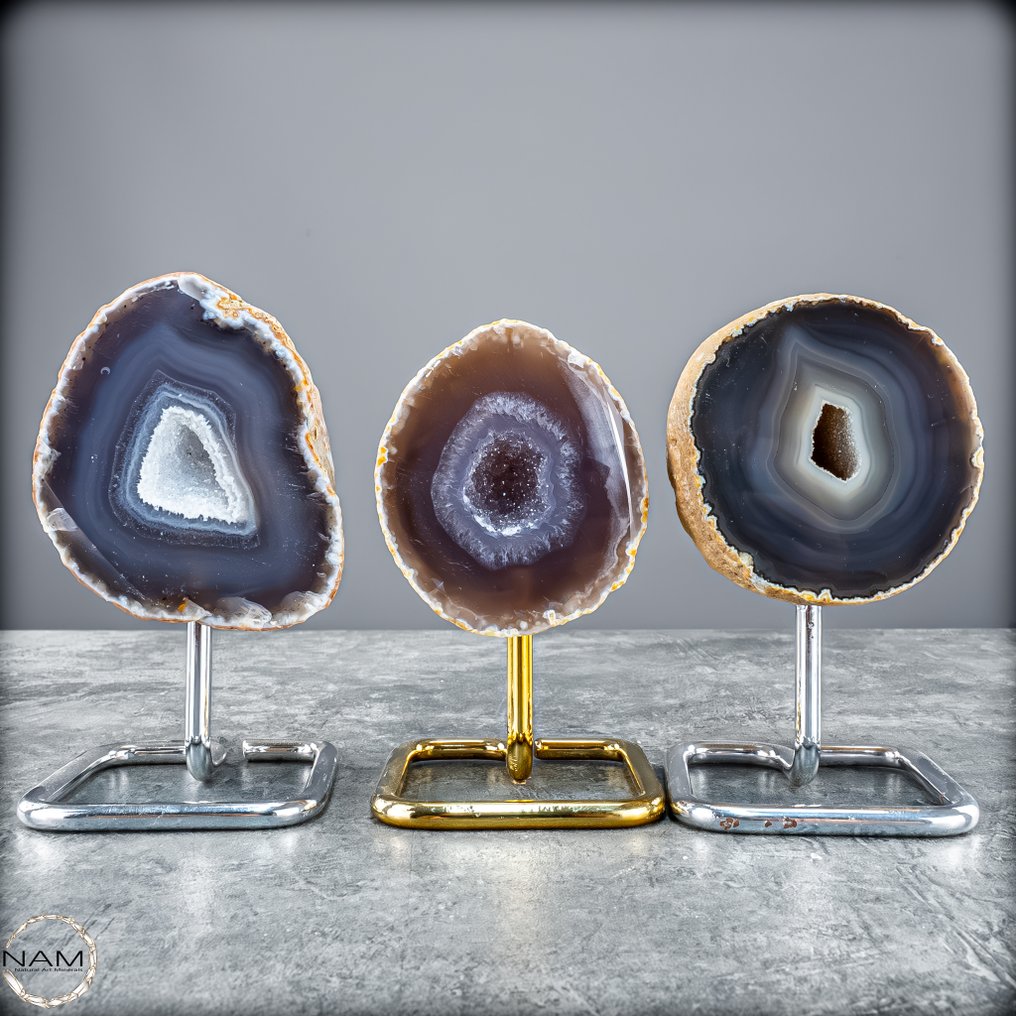 Gates of the Earth – Beautiful set of three agate drusen on elegant stands – Nature's art in perfect harmony- 1280.62 g - (3) #1.0