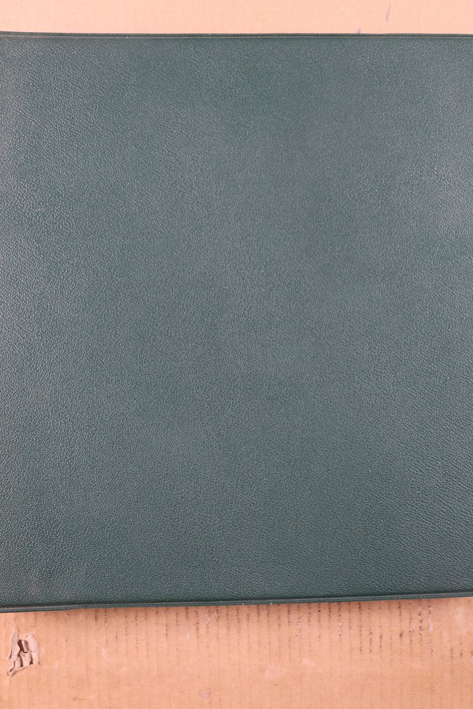 世界  - 4个空的Lindner环形夹配有PSII套，用于FDC、信件等。 #1.0