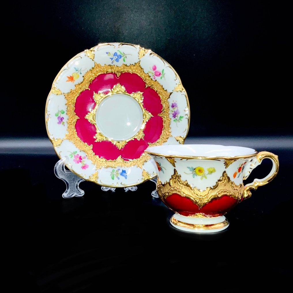 E.A.Leuteritz - Meissen - Coffee Cup and Saucer - "B-form" - Red Burgundy - ca 1950 - Kávéscsésze - Kézzel festett porcelán #2.1