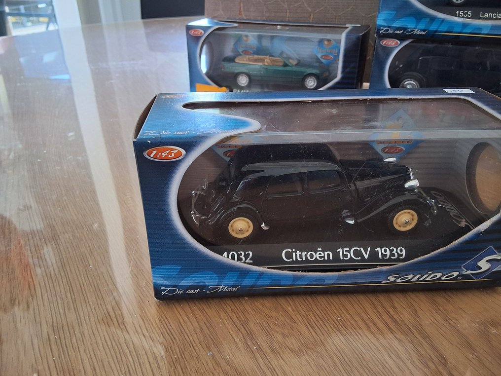 Welly, Solido, Maisto 1:43 - Model car (10) - Verschillende diecast modelauto's in originele dozen - Scale 1:43 #4.3