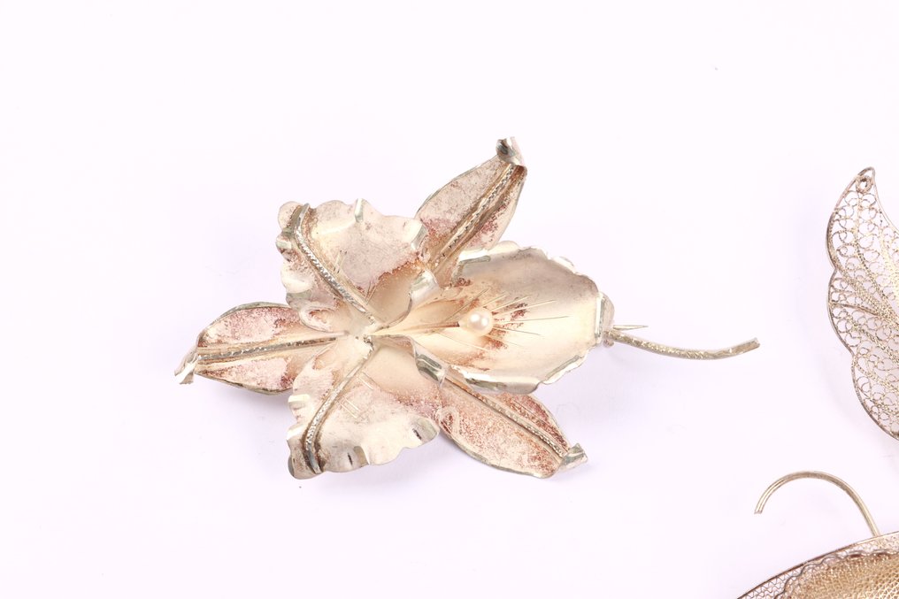 Zonder minimumprijs - Broche Zilver - Twee ENORME orchideeënbroches. #1.0