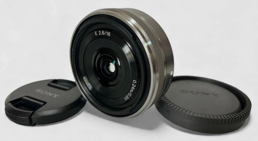 Sony SEL16F28 E 16mm F2.8 Obiektyw aparatu #1.0