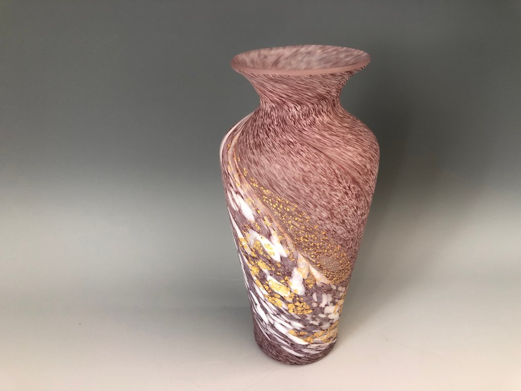 Ένα όμορφο ιαπωνικό γυάλινο βάζο λουλουδιών τέχνης από τον διακεκριμένο γυαλίστα καλλιτέχνη - Γυαλί - Ιαπωνία - Shōwa period (1926-1989) #3.2