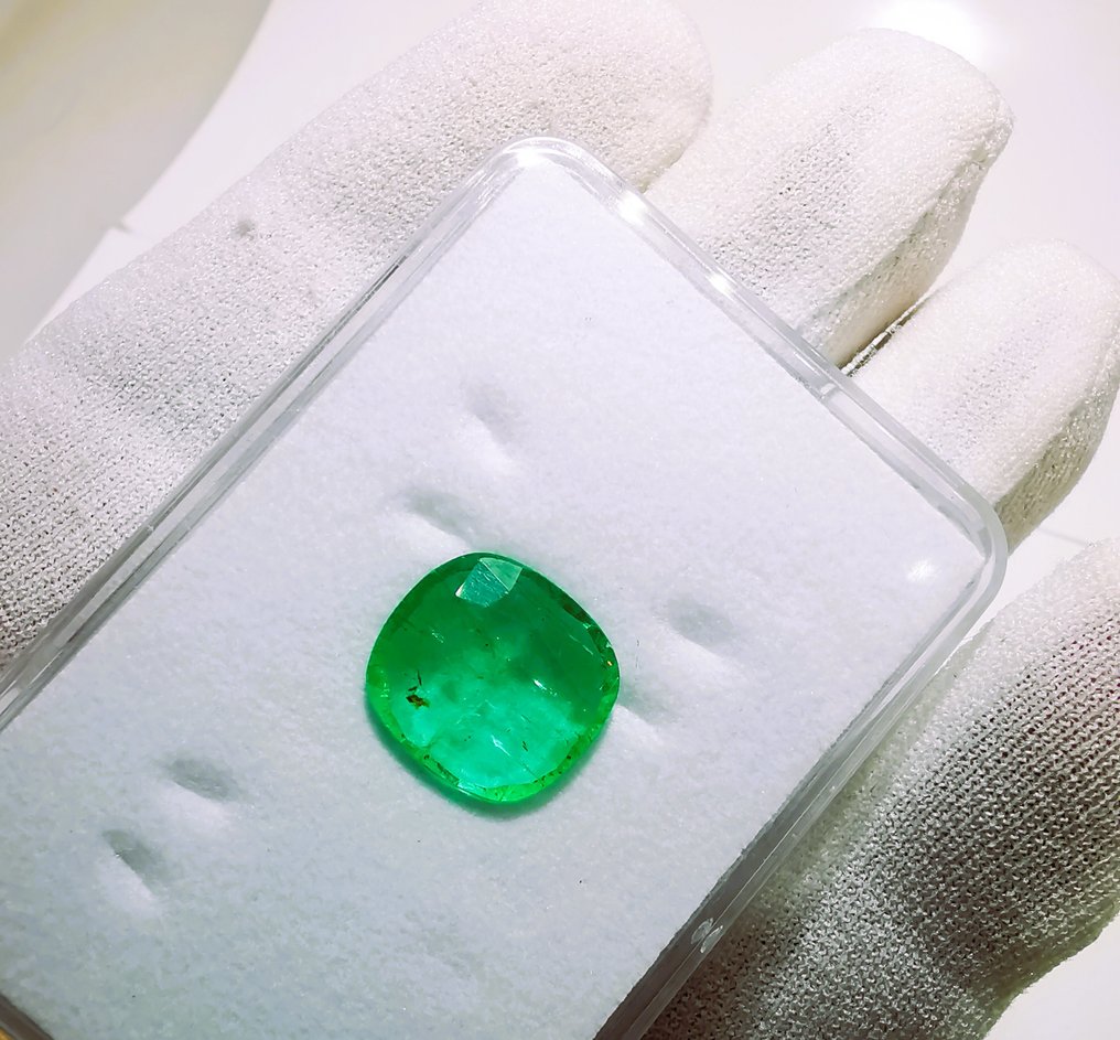 1 pcs Grøn Smaragd - 5.48 ct - Lotus Gemology - GREEN F1/ RUSIA #1.0