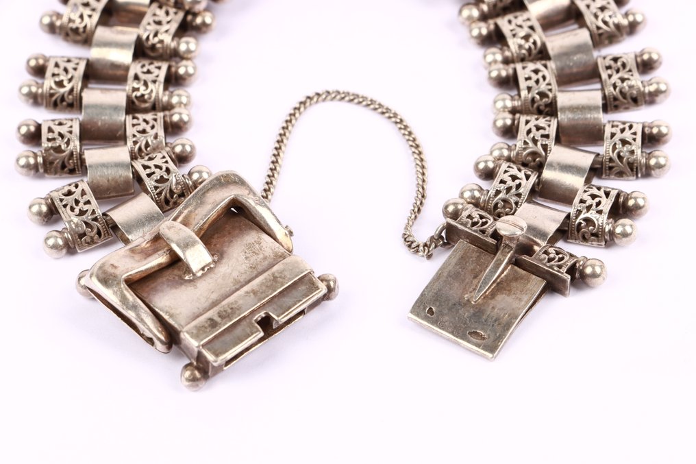 Rannekoru Hopea - antiikkinen solki #3.2