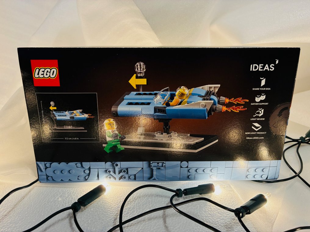 LEGO Set - Ideas (CUUSOO) - IDEAS Flying Moon Car (40789) & Limited Edition Alien Space Diner (40687) #4.3