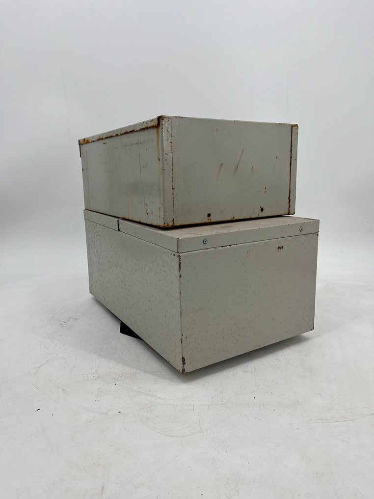 Lips - 板凳 (2) - Lips 银行保险箱 - 钢 #3.2