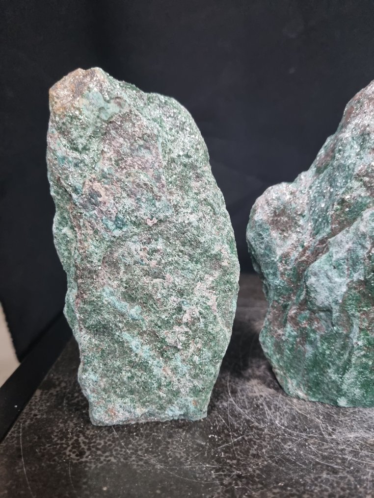 Conjunto de 3 esculturas de fucsita brillante - 14,3 - 21 cm Forma libre- 1455 g #1.0