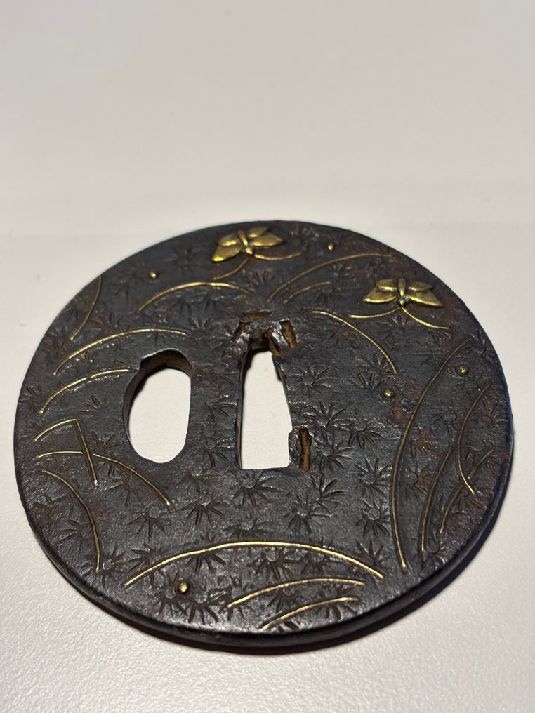 平安城铁炮武士蝴蝶黄铜镶嵌刀剑配件，江户铁制，附盒 - 鐵（鍛鍊） - 日本 #2.1