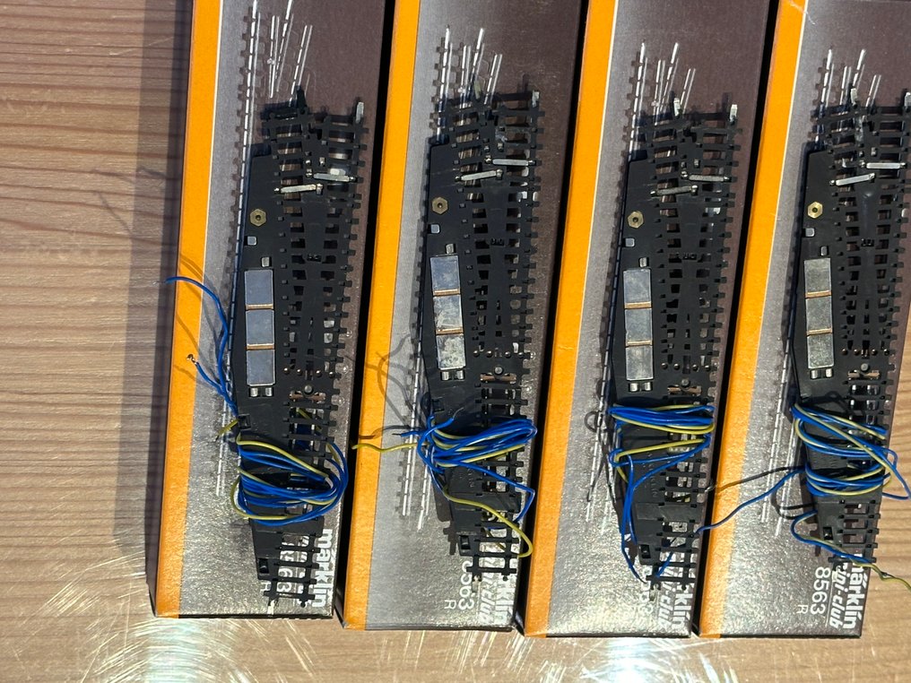 Märklin Z - 8563 - Modeltog skinner (4) - 4x Märklin elektrisk sporskifte til højre #3.2