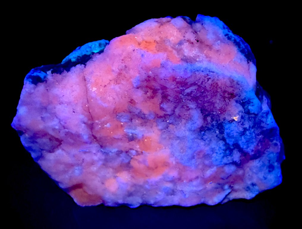 Super zeldzaam heldere pure tugtupite. Fluorescerende - Hoogte: 4 cm - Breedte: 3 cm- 20 g #1.0