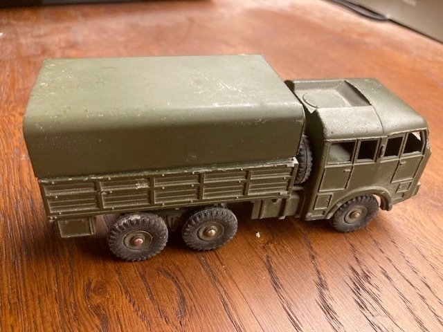 Dinky Toys, Meccano 1:43 - Model pojazdu wojskowego (2) - Camion militaire Berliet tous terrains (Dinky Toys réf. 818) + canon en remorque #3.2