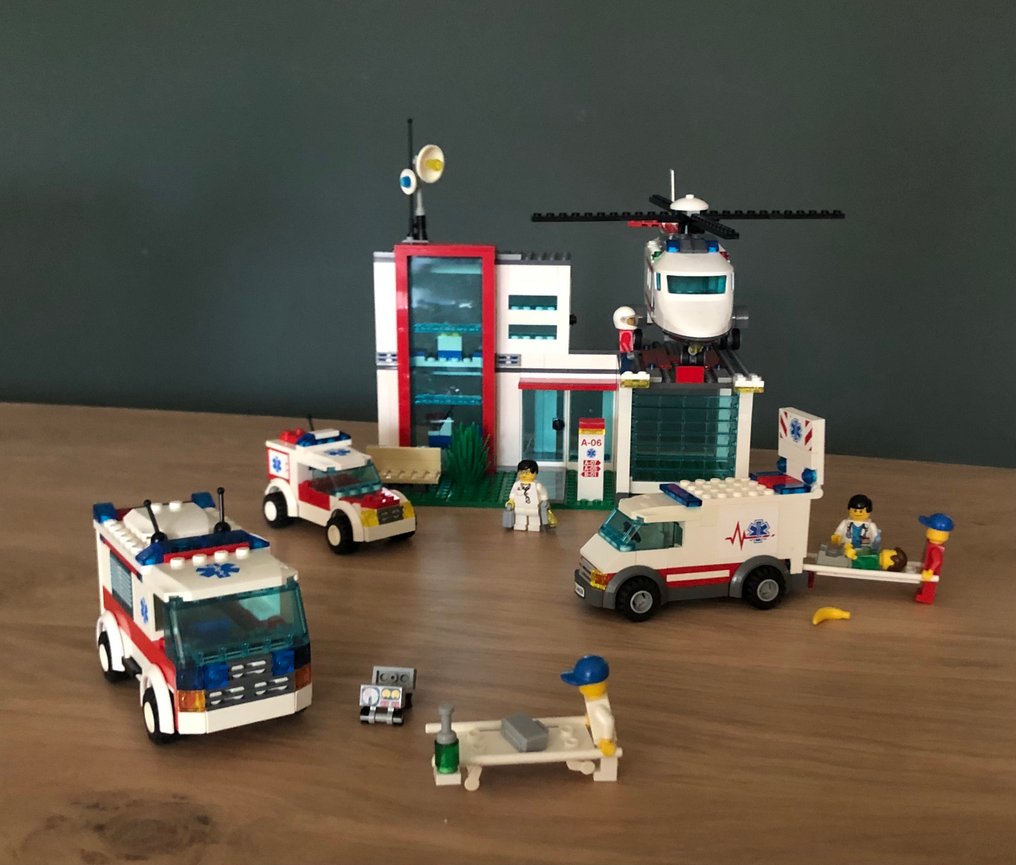 LEGO Set - City - LEGO City Hospital and Ambulances and Helicopter (Multiple Sets) #1.0