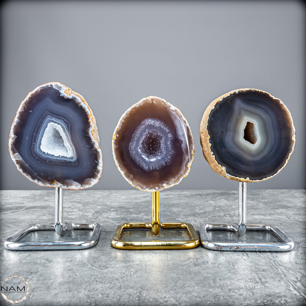 Gates of the Earth – Beautiful set of three agate drusen on elegant stands – Nature's art in perfect harmony- 1280.62 g - (3) #1.0