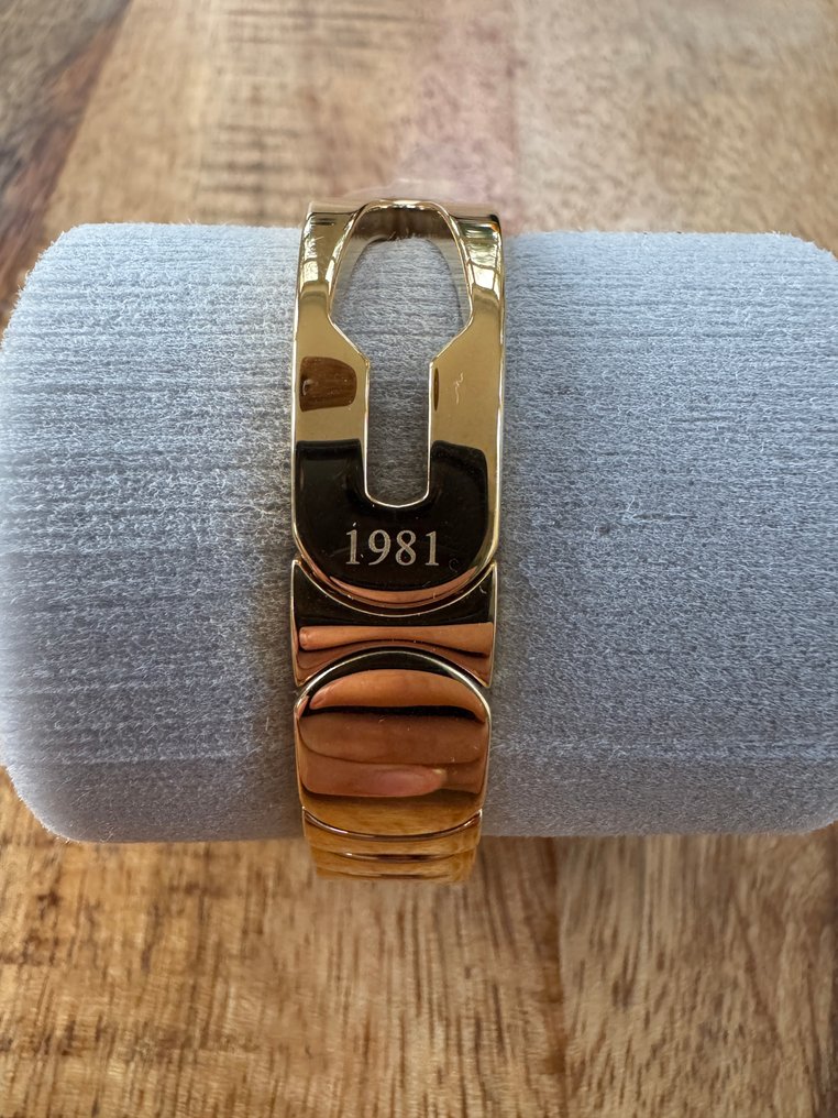 Swatch Irony Lady - “For Your Eyes Only" - YSG115G, James Bond 007: For Your Eyes Only - Roger Moore - Swatch #3.2