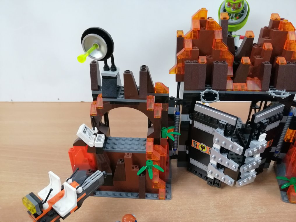 Lego Set - Agents - 8637-1 Mission 8: Volcano Base compleet #2.1