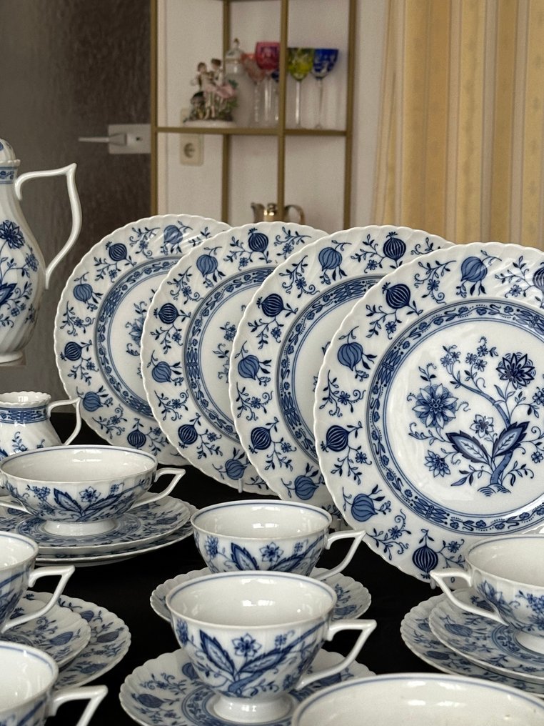Royal Tettau - Speise- + Kaffee- Service für 8 Personen. ,,DRACHE MODELL'' - Service de table (59) - Motif à oignons en cobalt véritable - Porcelaine #3.2