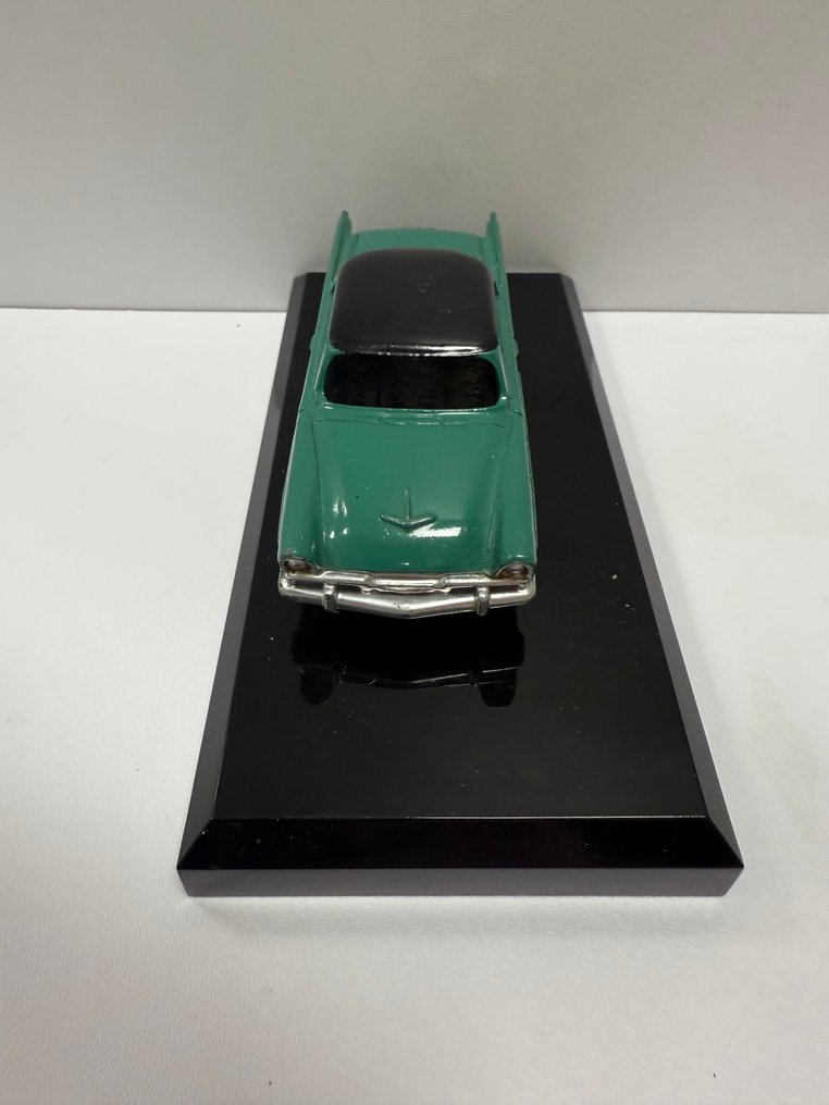 Dinky Toys - Modelauto - 24D Plymouth Belvedere - In een doos #1.0