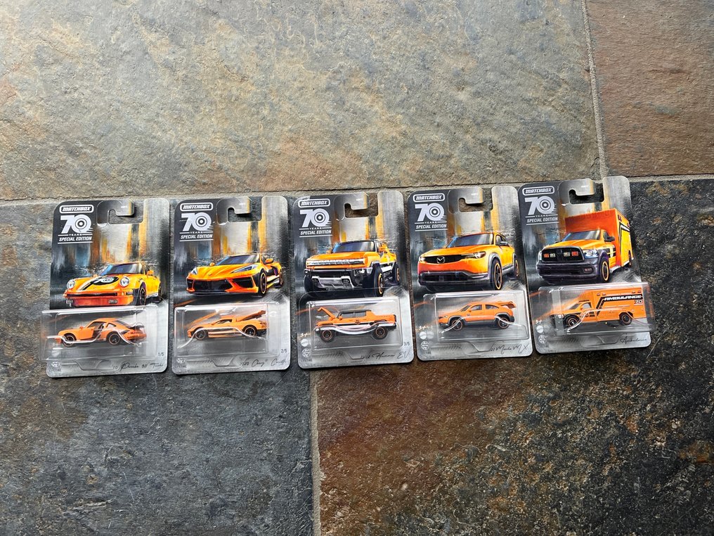 Matchbox 1:64 - Model car  (5) - Matchbox 70th Special Edition set, 5 stuks - Moving parts Porsche Chevrolet Corvette Hummer Mazda Ram #1.0