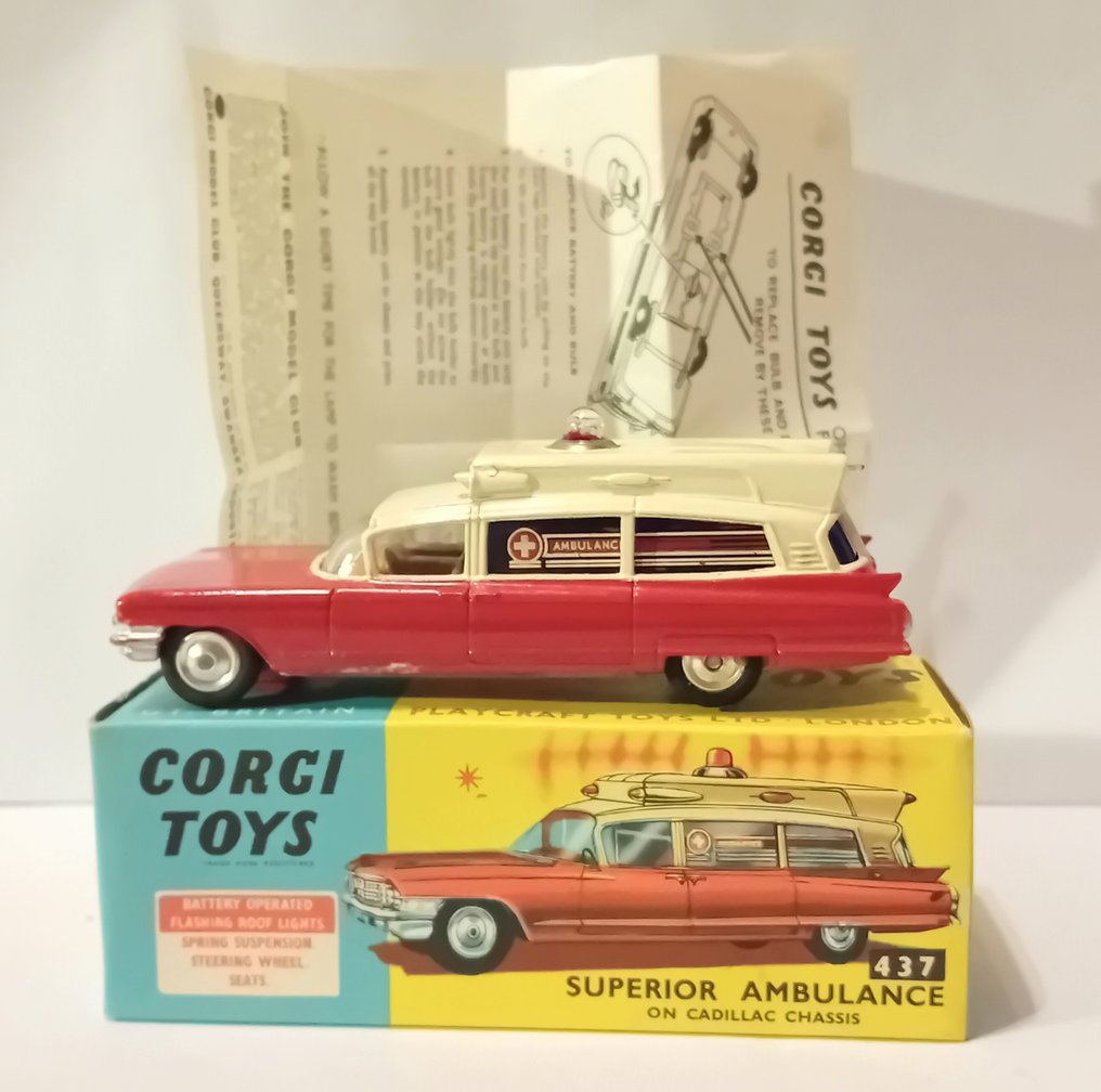 Corgi 1:43 - Model station wagon - Cadillac Superior Ambulance (437) #2.1