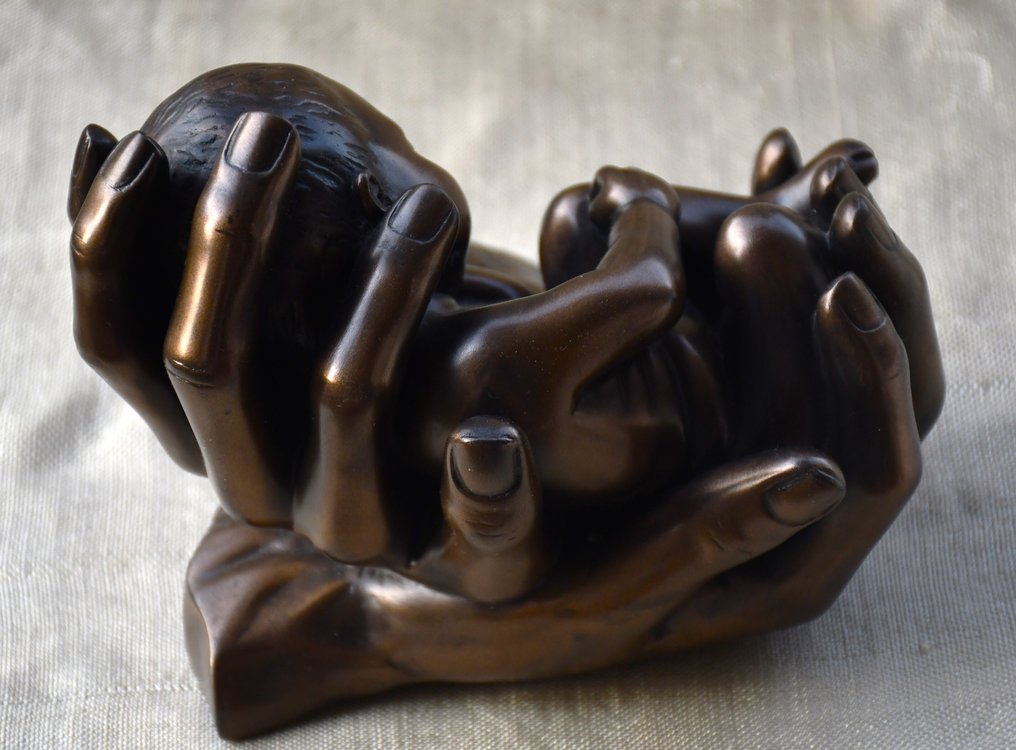 Oliver Tupton - 雕塑, "In Loving Hands" - 13 cm - Cold cast bronze #4.3