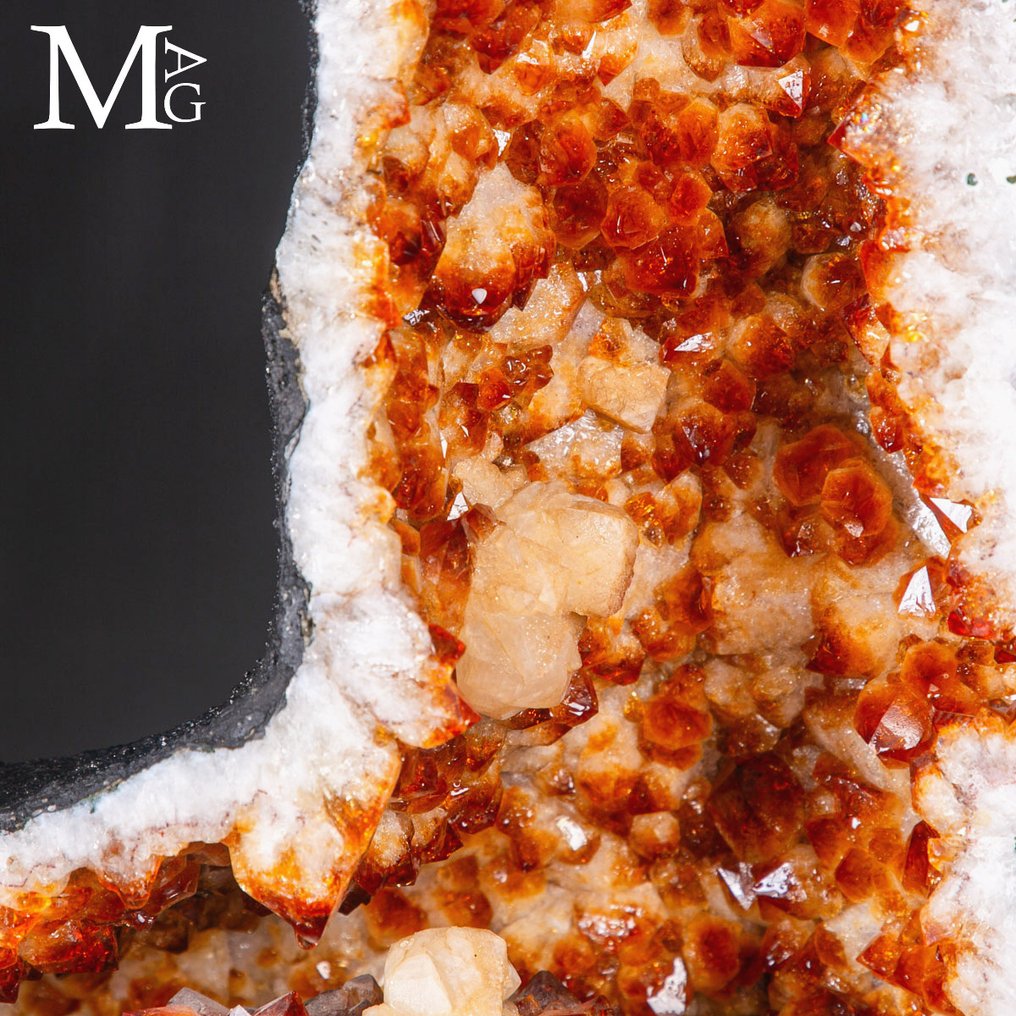 Géode de quartz citrine - Spécimens spéciaux Géode de citrine prestigieuse – formation rare avec une forme sculpturale - Hauteur : 95 cm - Largeur : 38 cm- 50.5 kg #4.3