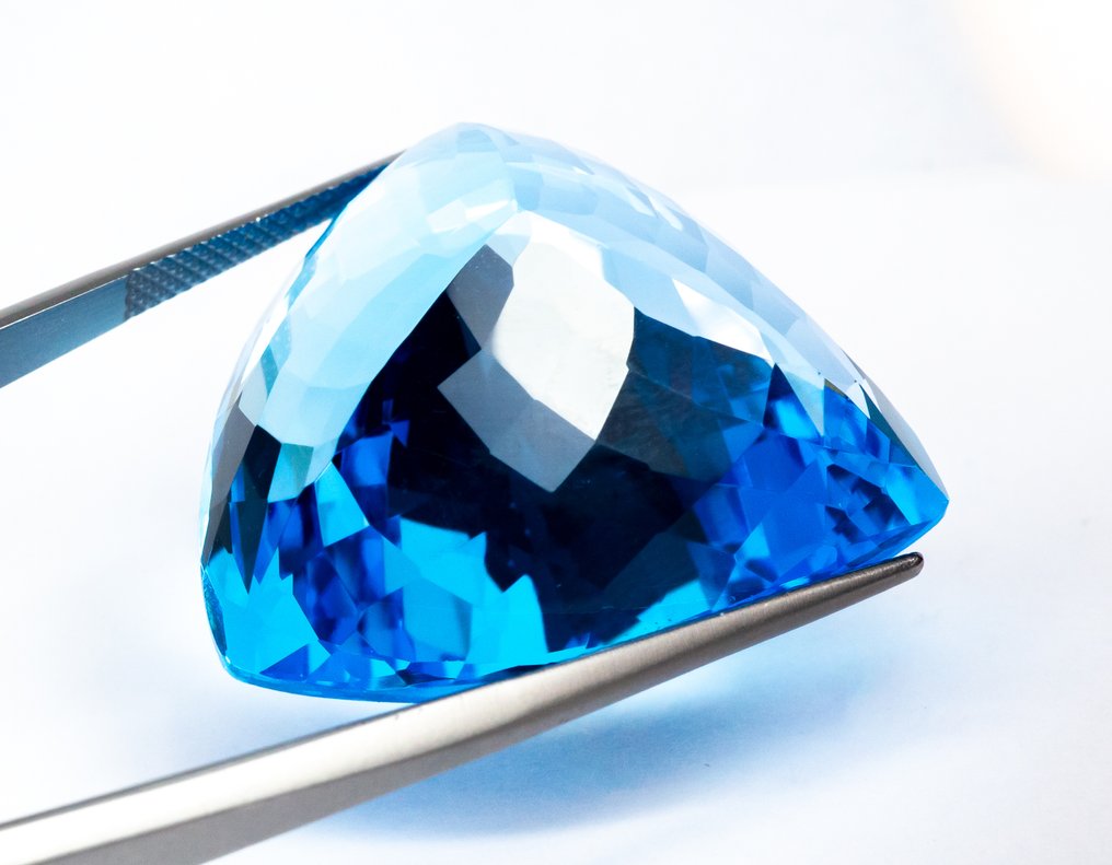 χωρίς τιμή ασφαλείας Τοπάζιο  - 95.63 ct - Gem Report Antwerp (GRA) - Έντονο 'Swiss' Μπλε #4.3