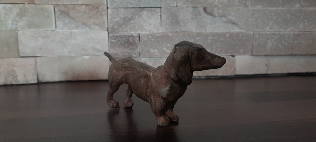 Pierre Chenet (XX-XXI) - Sculpture, Le Teckel - 5.8 cm - Bronze #1.0