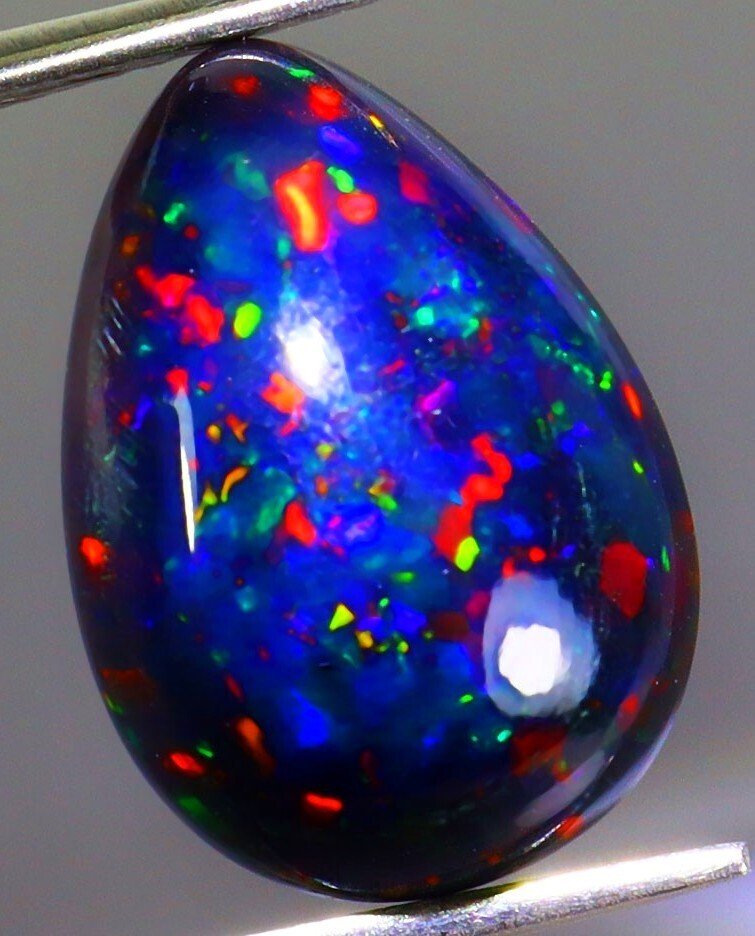 5,62 ct. - Genuine Black Opal with multicolored Rainbow flashes - No Reserve Price - Polished- 1.12 g #1.0