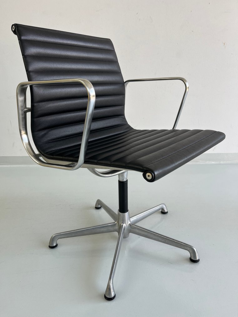 ICF - Charles Eames - Stol - EA108 - Læder #1.0